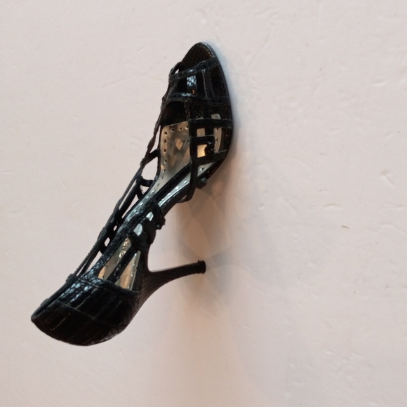 Heels - Picture 4 of 6